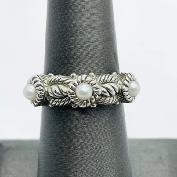 Judith Ripka Jewelry - Judith Ripka🎉PRICED TO SELL🎉SS 3 Pearl Station Ring, EUC